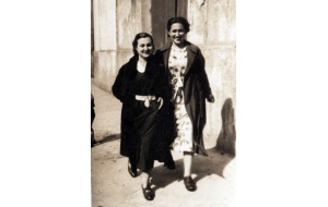 1937 - Dos amigas de paseo